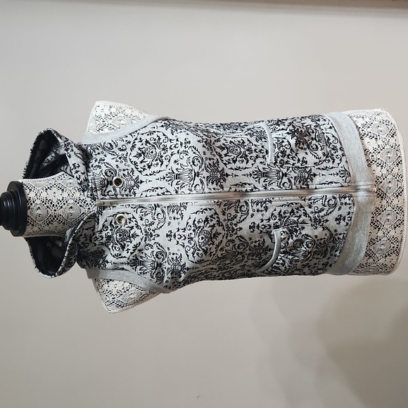 [XS] UNKNOWN brand gray sleeveless hoodie with lace lining - Picture 2 of 5